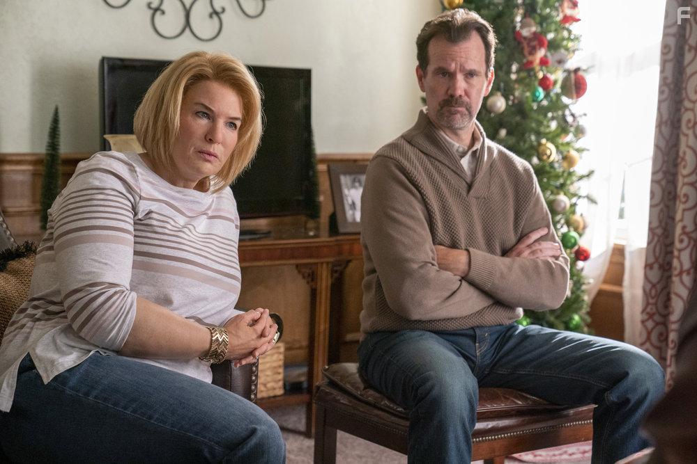 Rene Zellweger and Sean Bridgers in The Thing About Pam (2022)