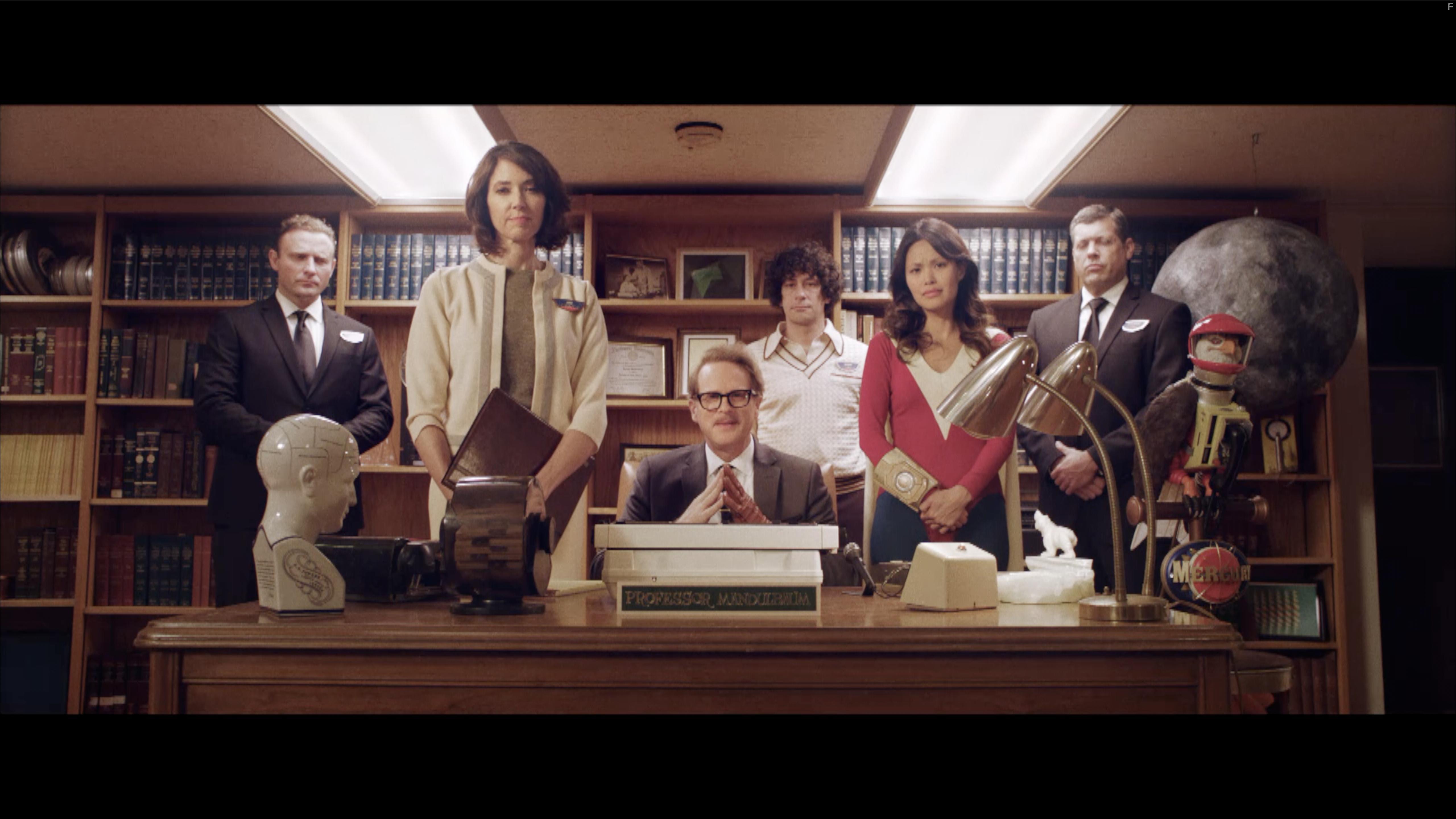 Cary Elwes and Elaine Tan in The Hyperions (2022)