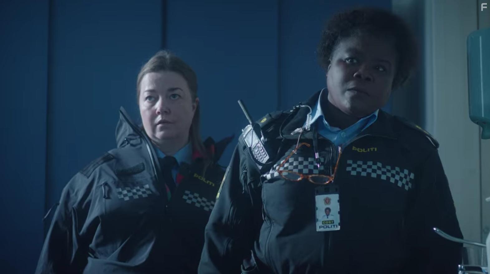 Kim Fairchild and Marianne Jonger in Post Mortem: Ingen dr p Skarnes (2021)