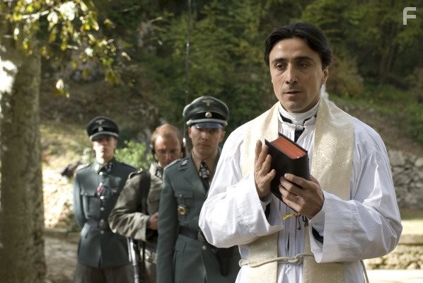 Massimo De Santis and Max Malatesta in Чудо святой Анны (2008)