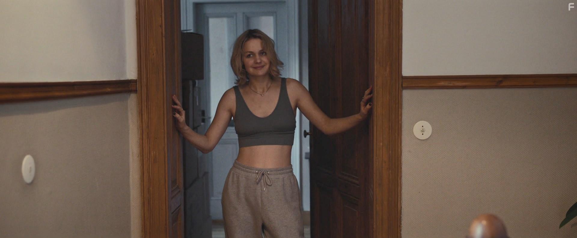 Luise Heyer in Generation Beziehungsunfhig (2021)