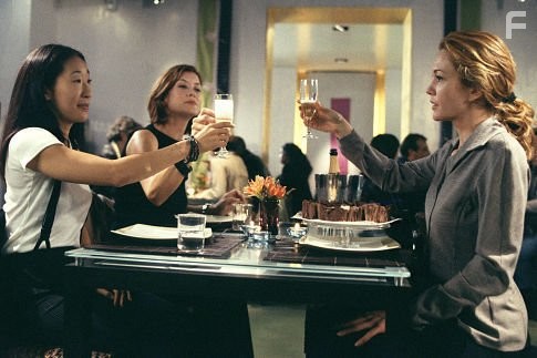 Diane Lane, Kate Walsh, and Sandra Oh in Под солнцем Тосканы (2003)