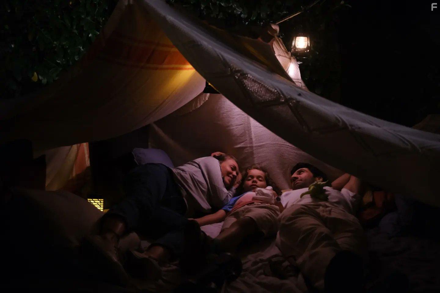 Kaan Urgancioglu, Mert Ege Ak, and Asli Enver in Sen Yasamaya Bak (2022)