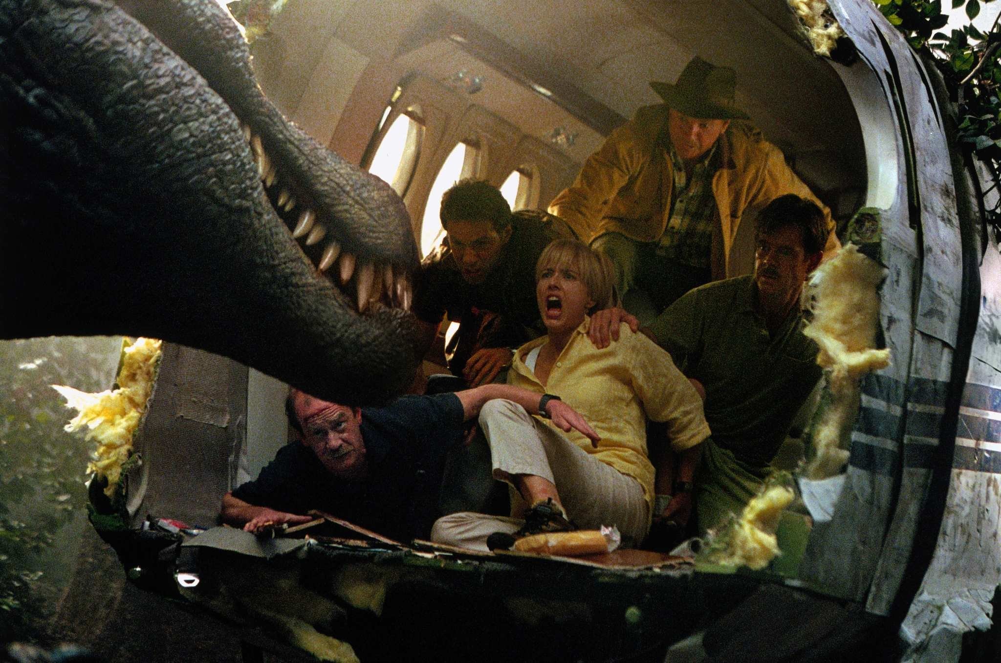 T?a Leoni, William H. Macy, and Sam Neill in Парк юрского периода III (2001)