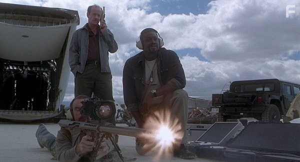 Michael Jeter, John Diehl, and Bruce A. Young in Парк юрского периода III (2001)