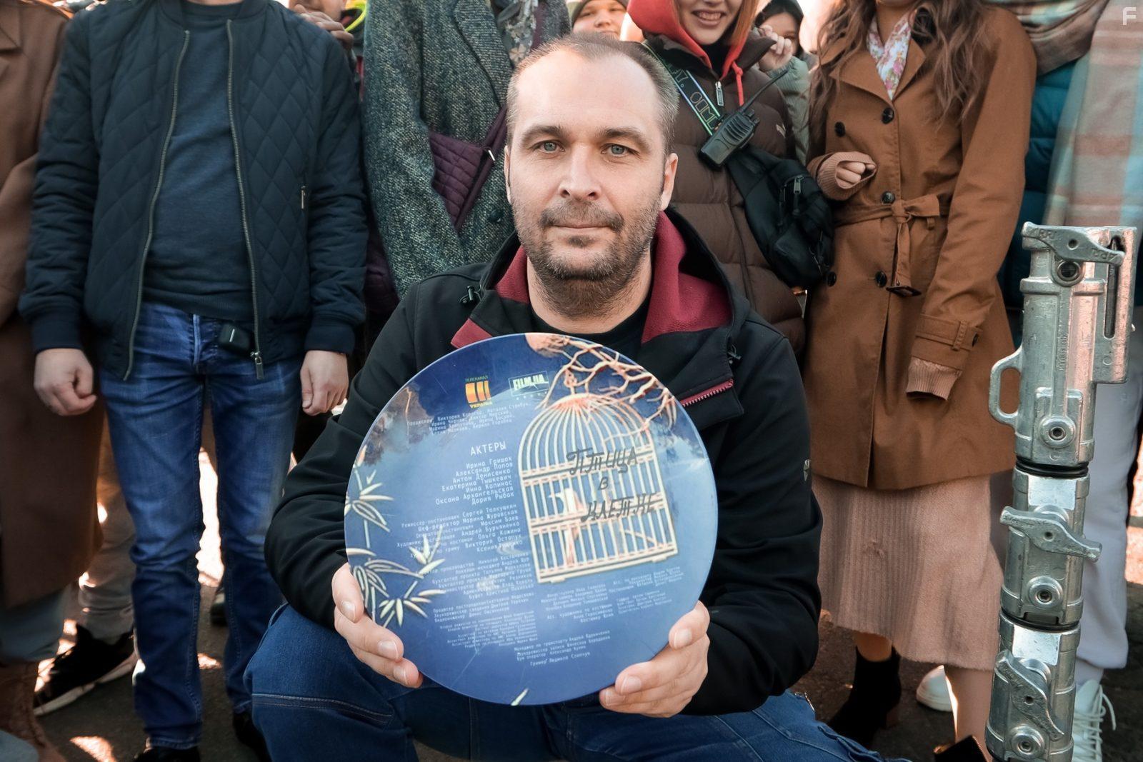 Птица в клетке