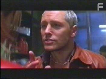 Max Ryan in Поцелуй дракона (2001)