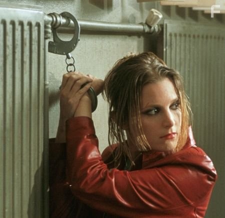 Bridget Fonda in Поцелуй дракона (2001)