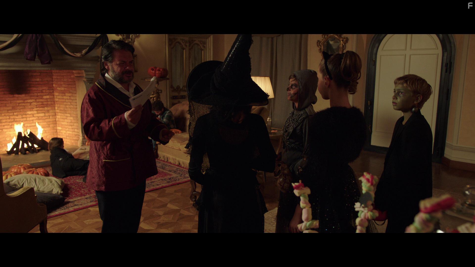 Una famiglia mostruosa (2021)