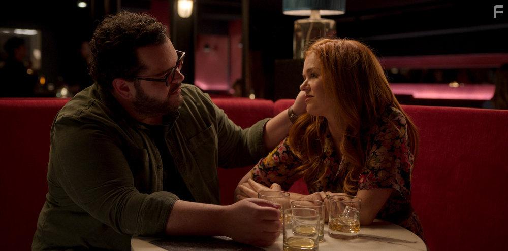 Isla Fisher and Josh Gad in Wolf Like Me (2022)