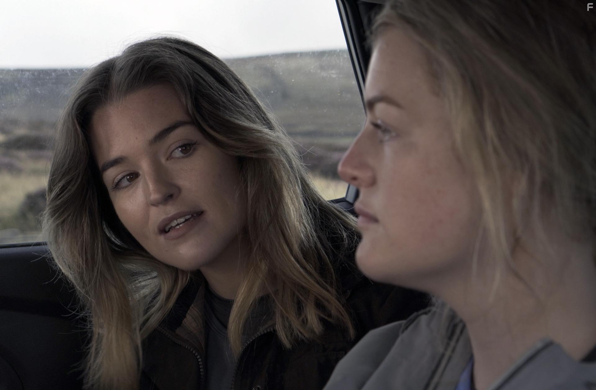 Elise Brennan and ine Flanagan in Hillwalkers (2022)
