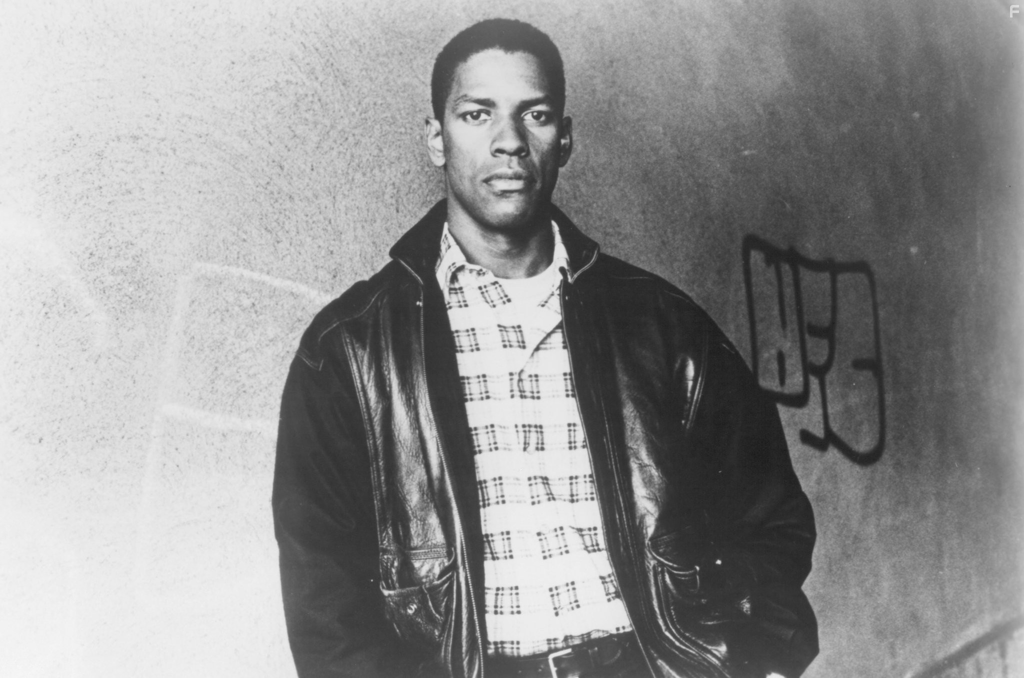 Denzel Washington in За королеву и страну (1988)