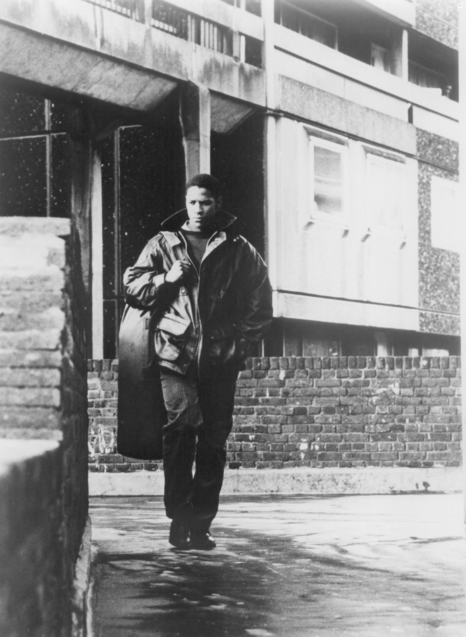 Denzel Washington in За королеву и страну (1988)