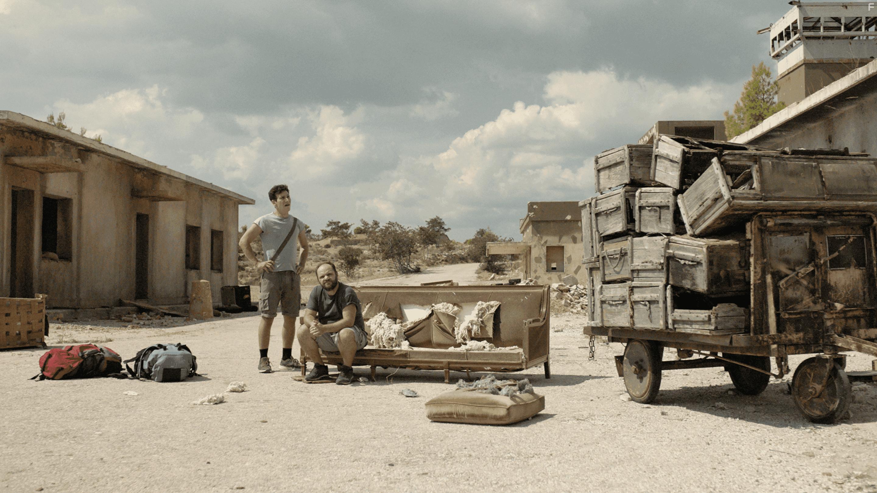 Makis Papadimitriou and Michalis Sarantis in I anazitisi tis Lora Dourand (2019)