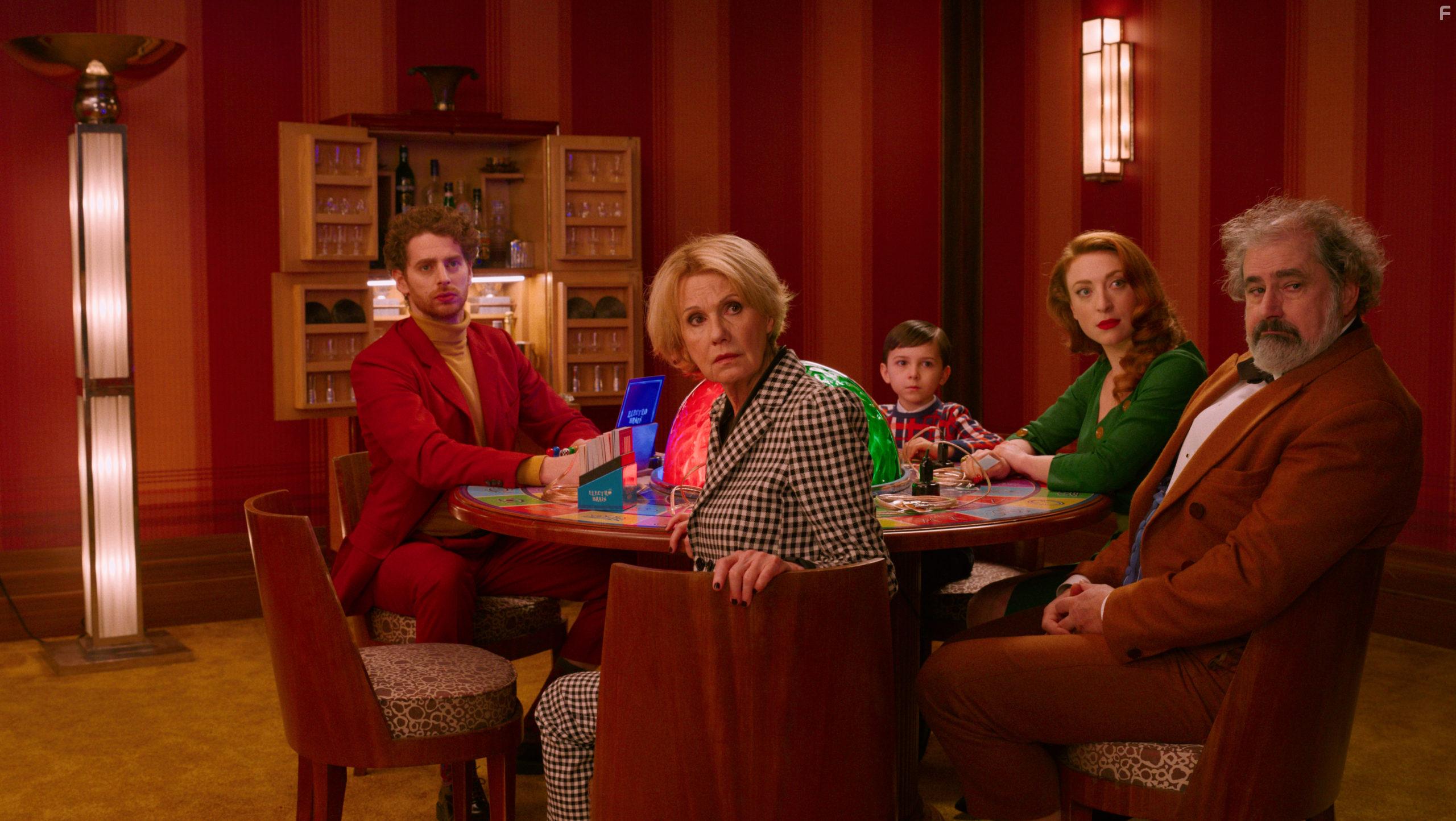 Miou-Miou, Adrien Guionnet, Gustave Kervern, Sarah Stern, and Pablo Pauly in Murder Party (2022)