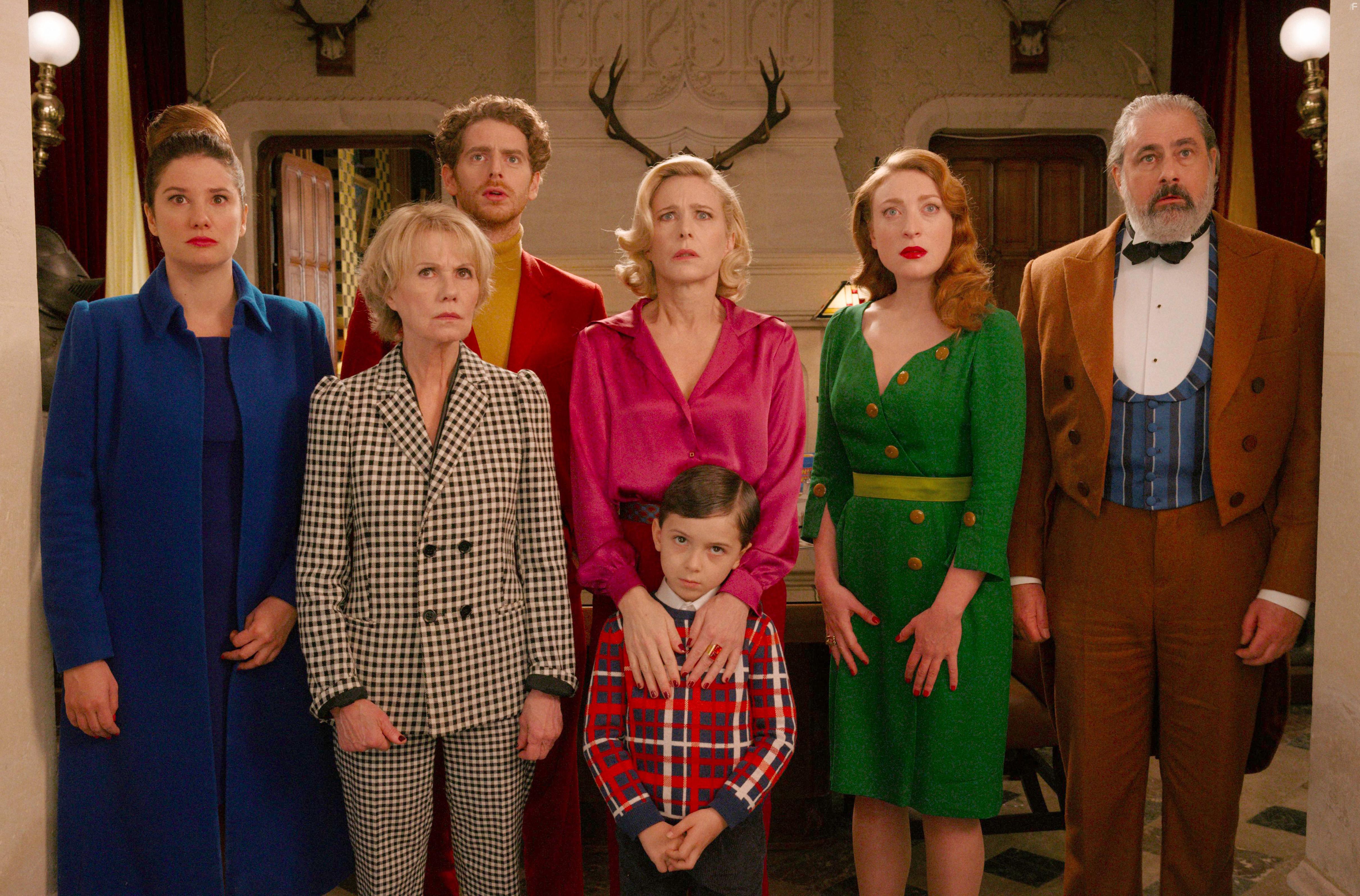 Pascale Arbillot, Miou-Miou, Adrien Guionnet, Gustave Kervern, Alice Pol, Sarah Stern, and Pablo Pauly in Murder Party (2022)