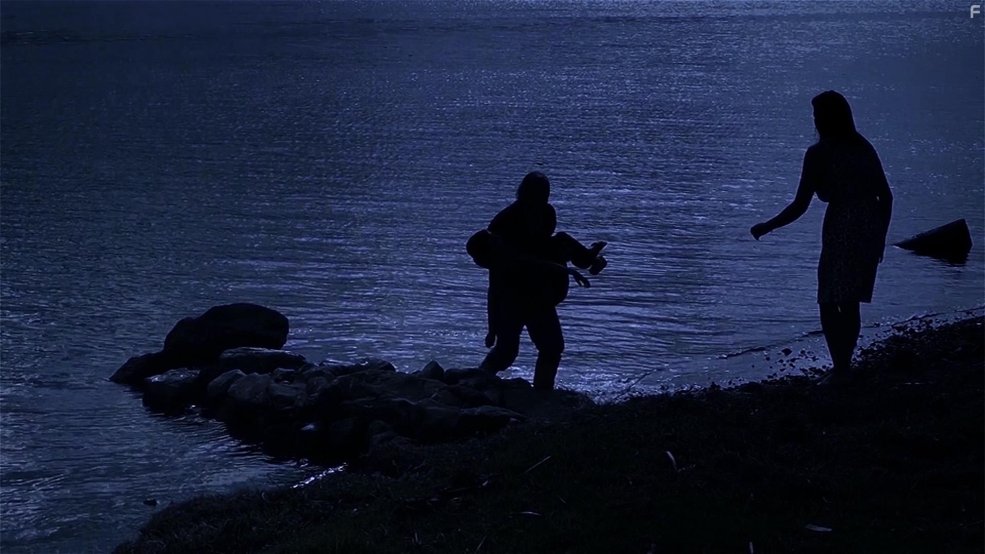 Edisson Cedeo and Maricruz Ramirez in La Chica del Lago (2021)