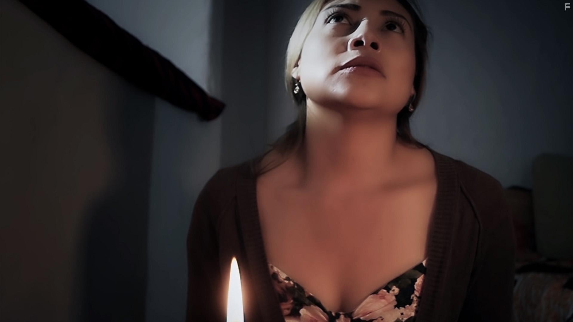 Maricruz Ramirez in La Chica del Lago (2021)