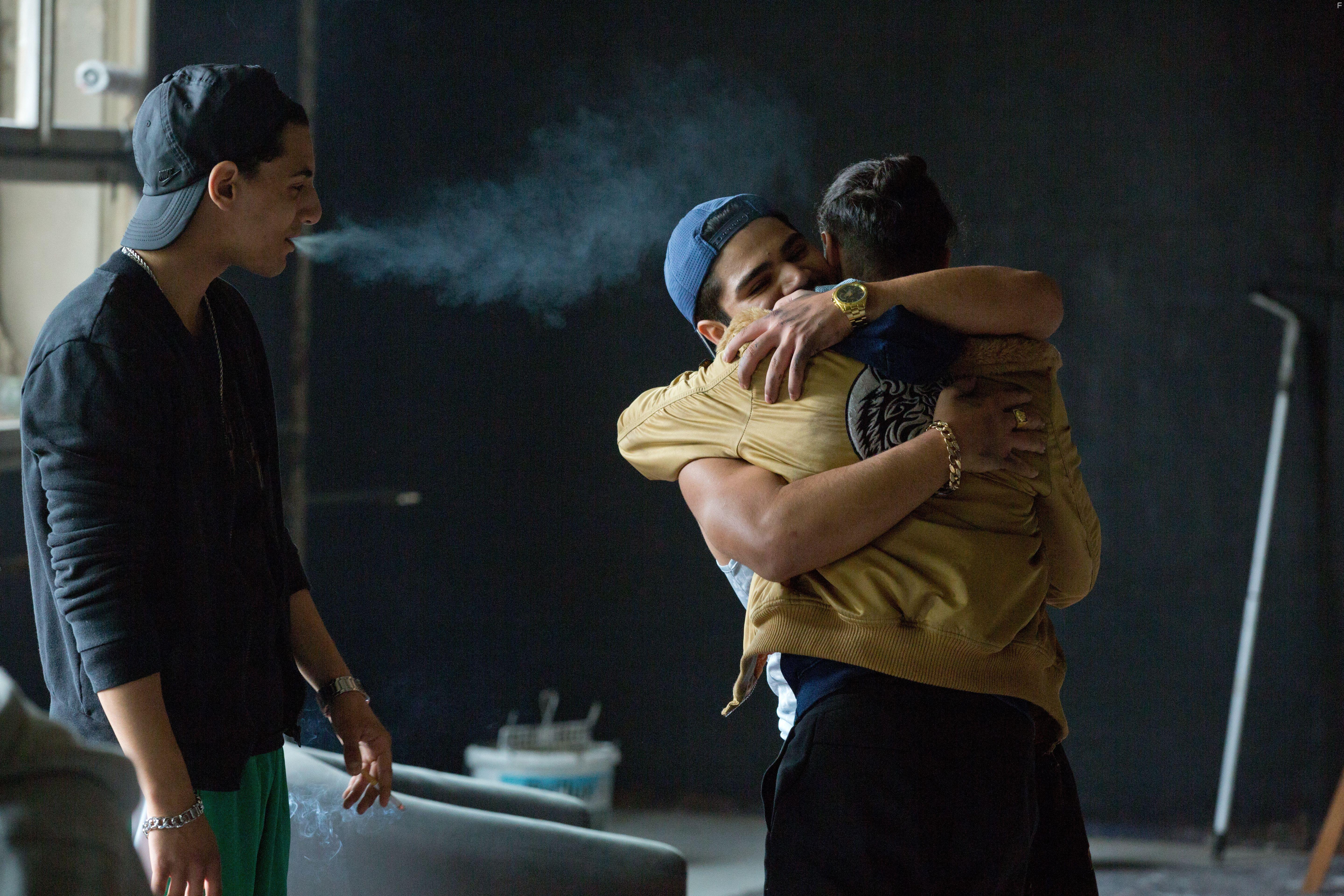 Mohammad Eliraqui and Doguhan Kabadayi in Ein Nasser Hund (2021)