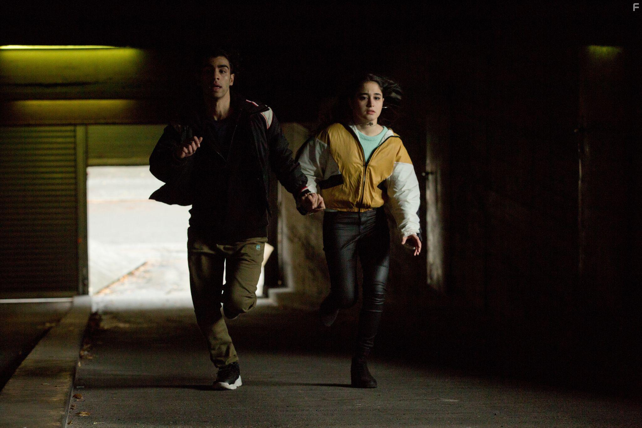 Derya Dilber and Doguhan Kabadayi in Ein Nasser Hund (2021)