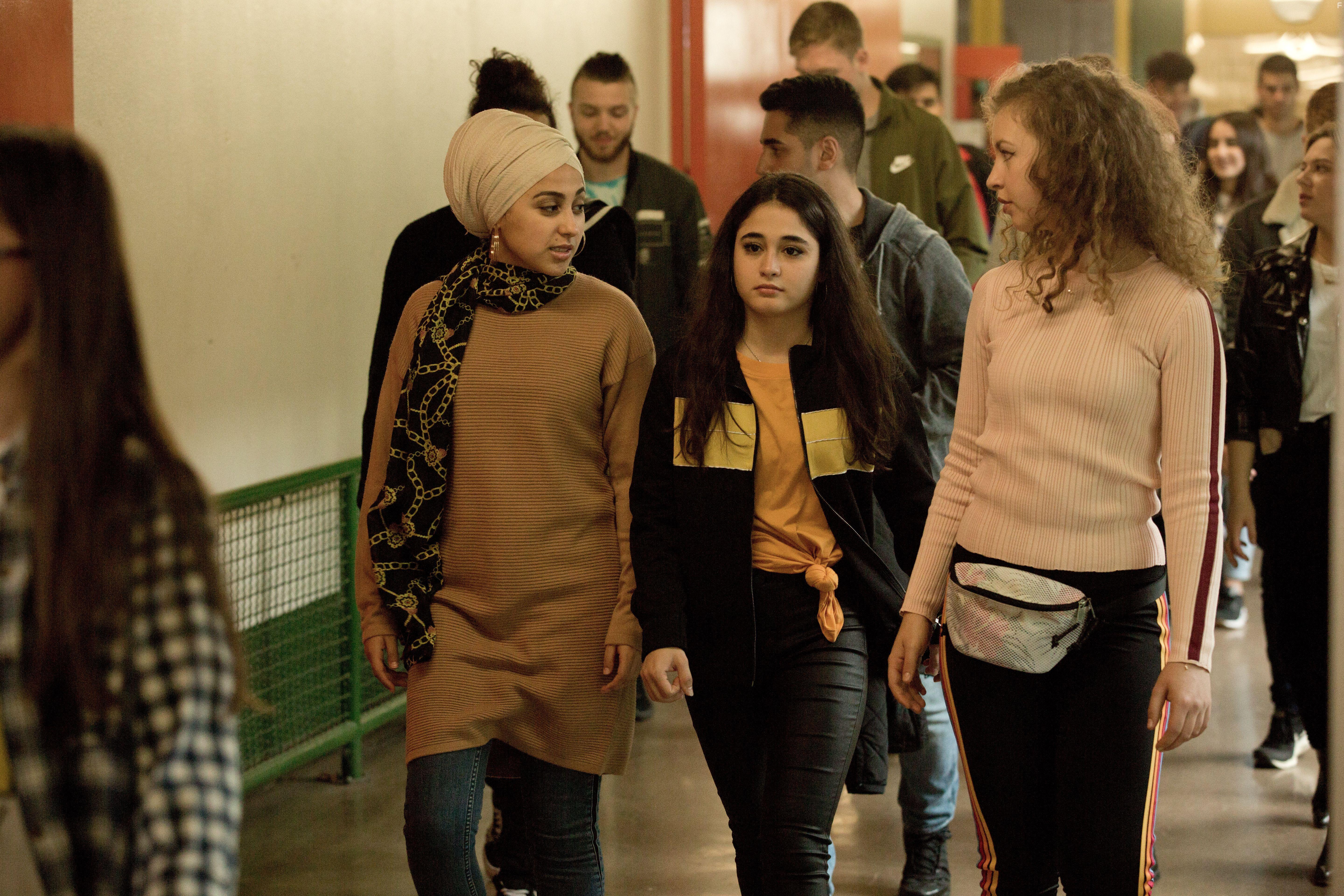 Derya Dilber and Doguhan Kabadayi in Ein Nasser Hund (2021)