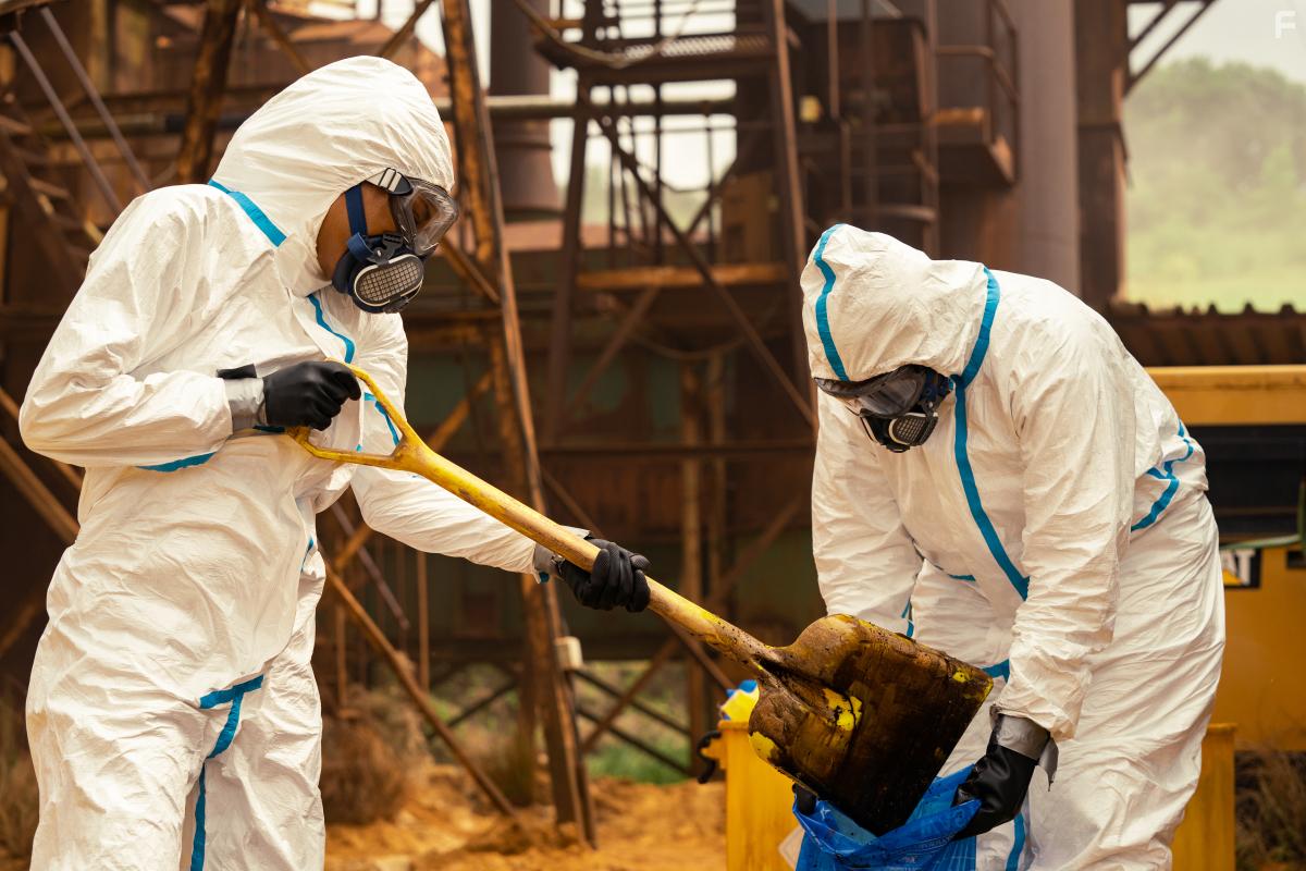 Naomie Harris and Tanya Moodie in The Man Who Fell to Earth (2022)
