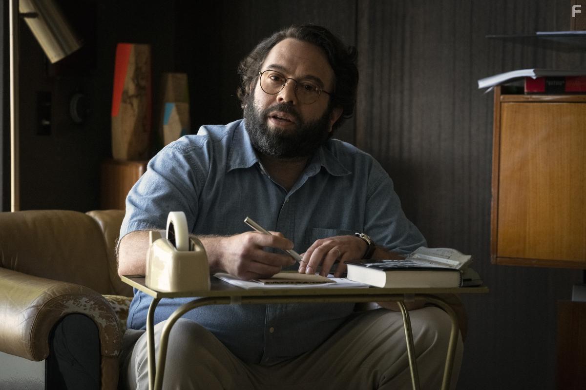 Dan Fogler in The Offer (2022)