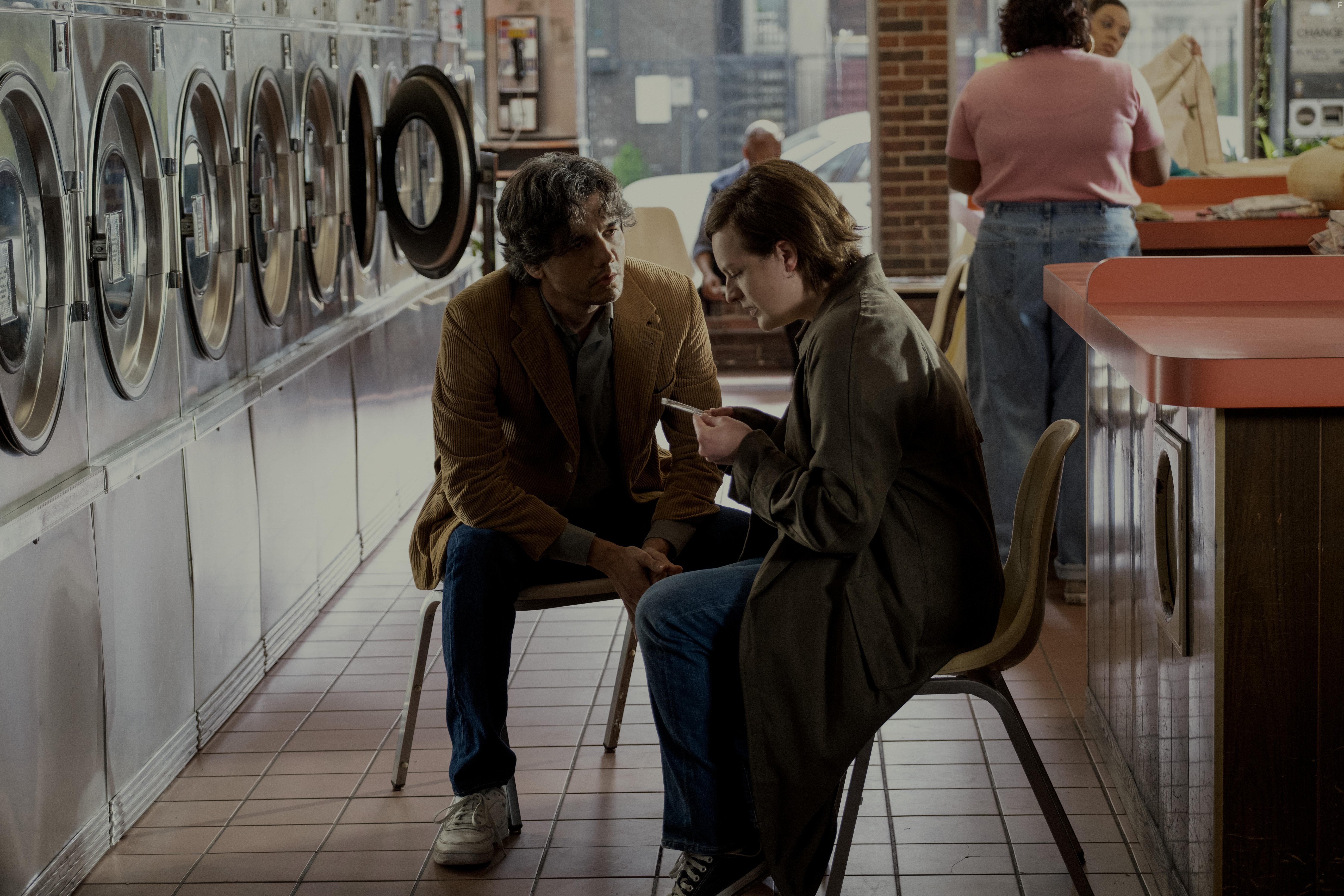 Elisabeth Moss and Wagner Moura in Shining Girls: Episode #1.2 (2022)
