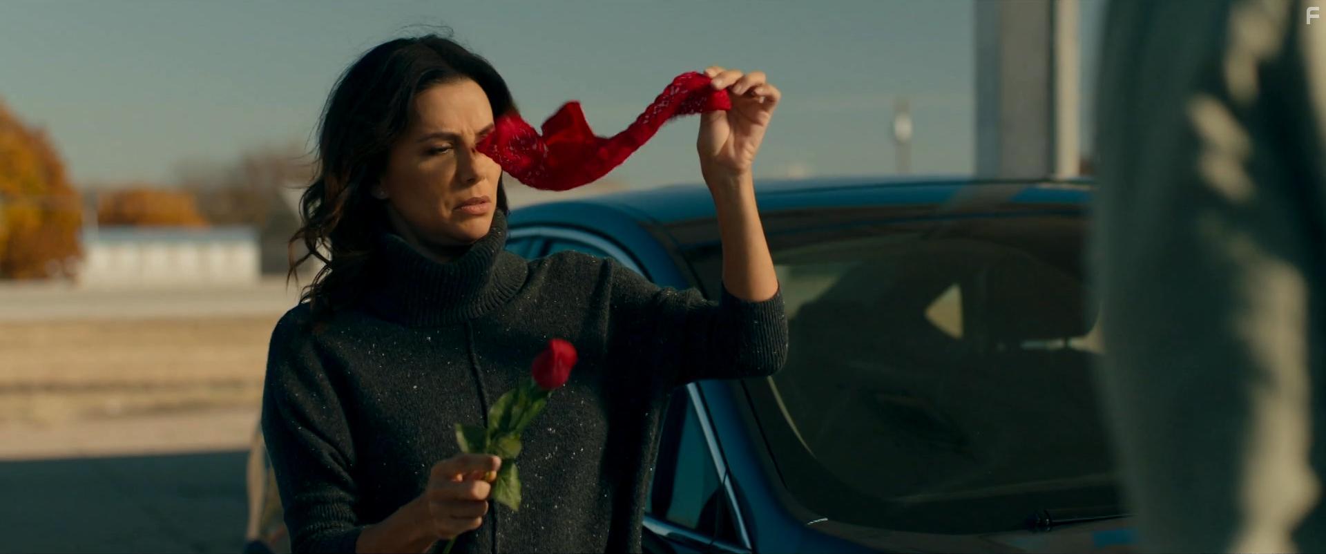 Eva Longoria and Matt Walsh in Unplugging (2022)