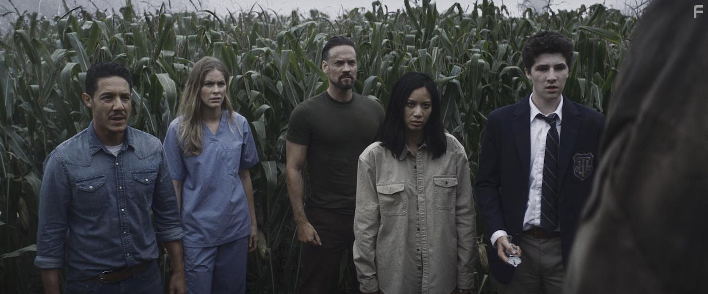 Theo Rossi, Shane West, Elena Juatco, Julian Feder, and Jordan Claire Robbins in Escape the Field (2022)