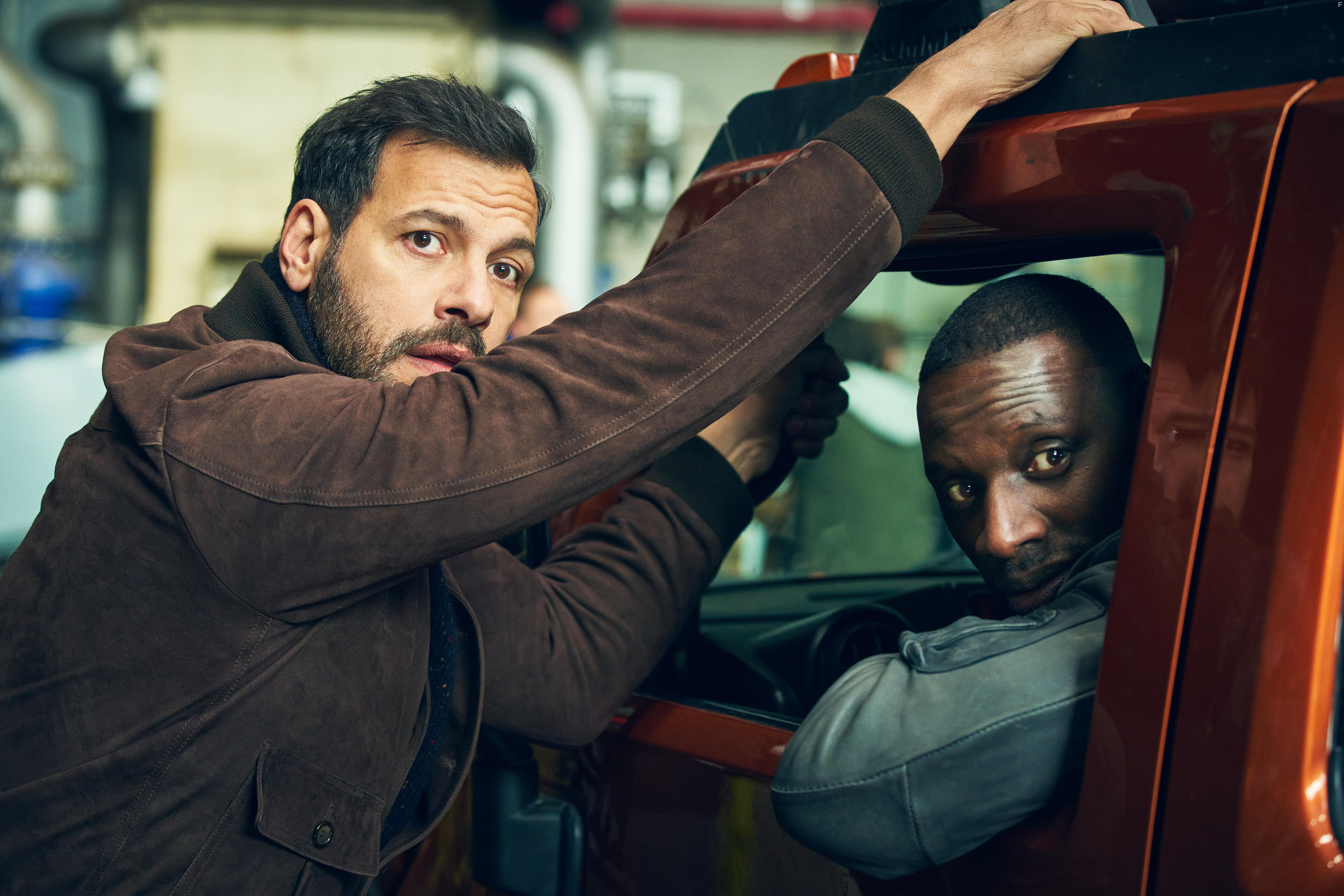 Laurent Lafitte and Omar Sy in Loin du priph (2022)
