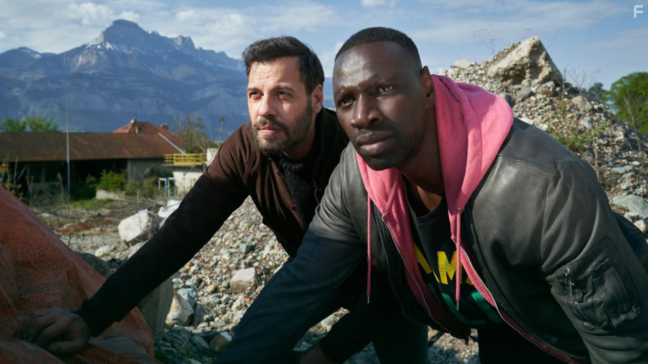 Laurent Lafitte and Omar Sy in Loin du priph (2022)