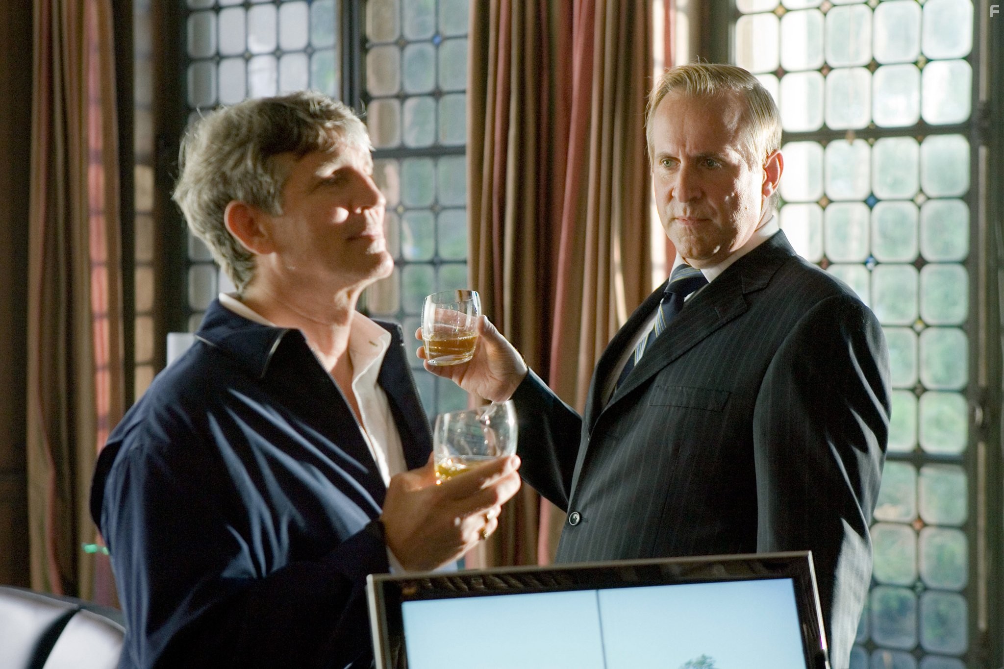 Eric Roberts and Peter Stormare in Бестолковая защита (2008)