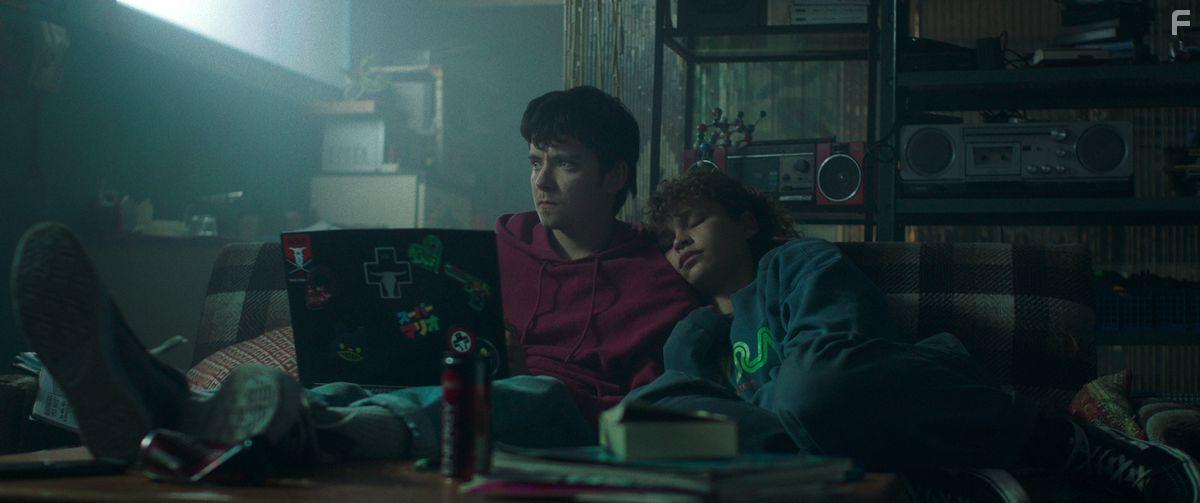 Asa Butterfield and Iola Evans in Choose or Die (2022)