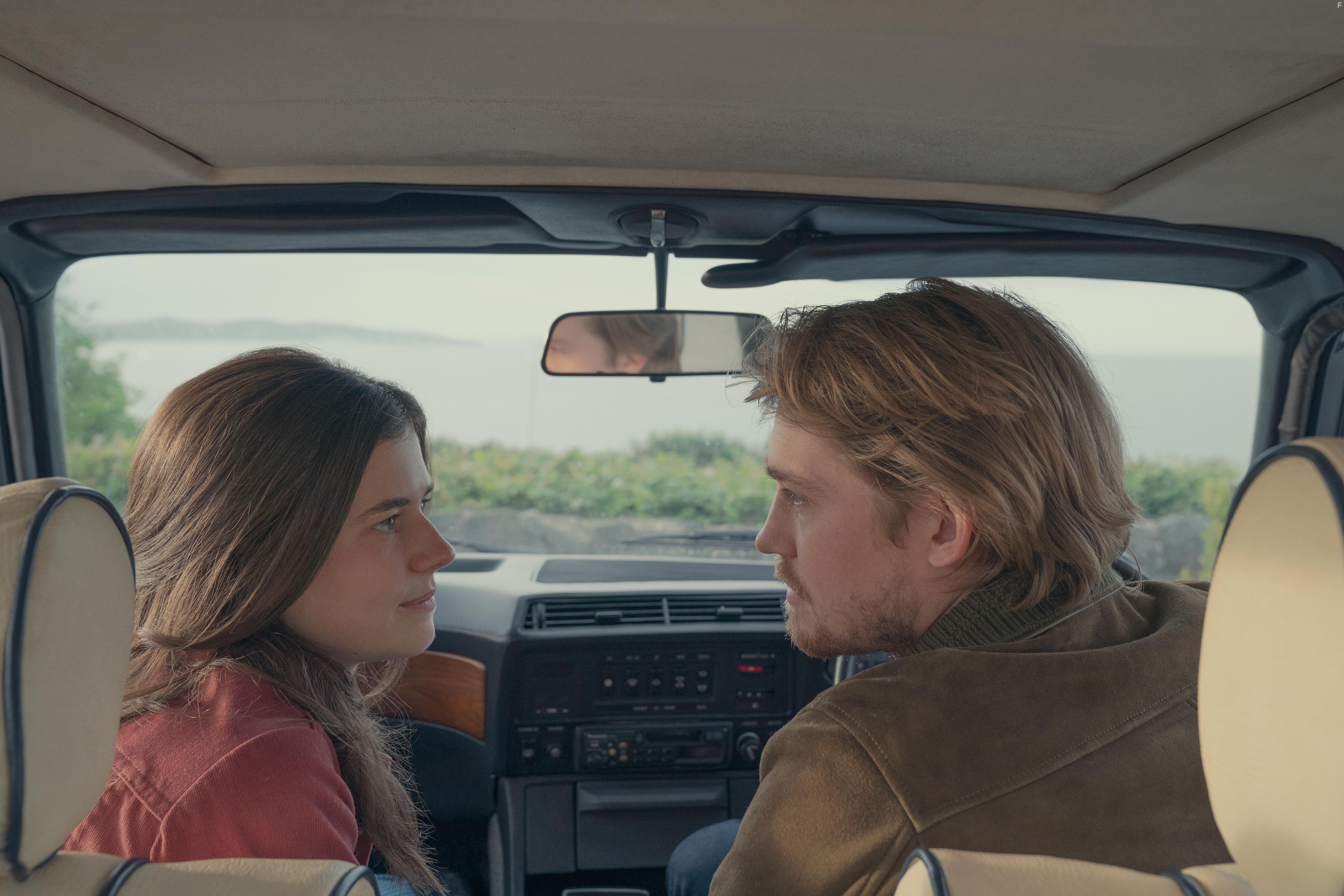 Alison Oliver and Joe Alwyn in Conversations with Friends (2022)