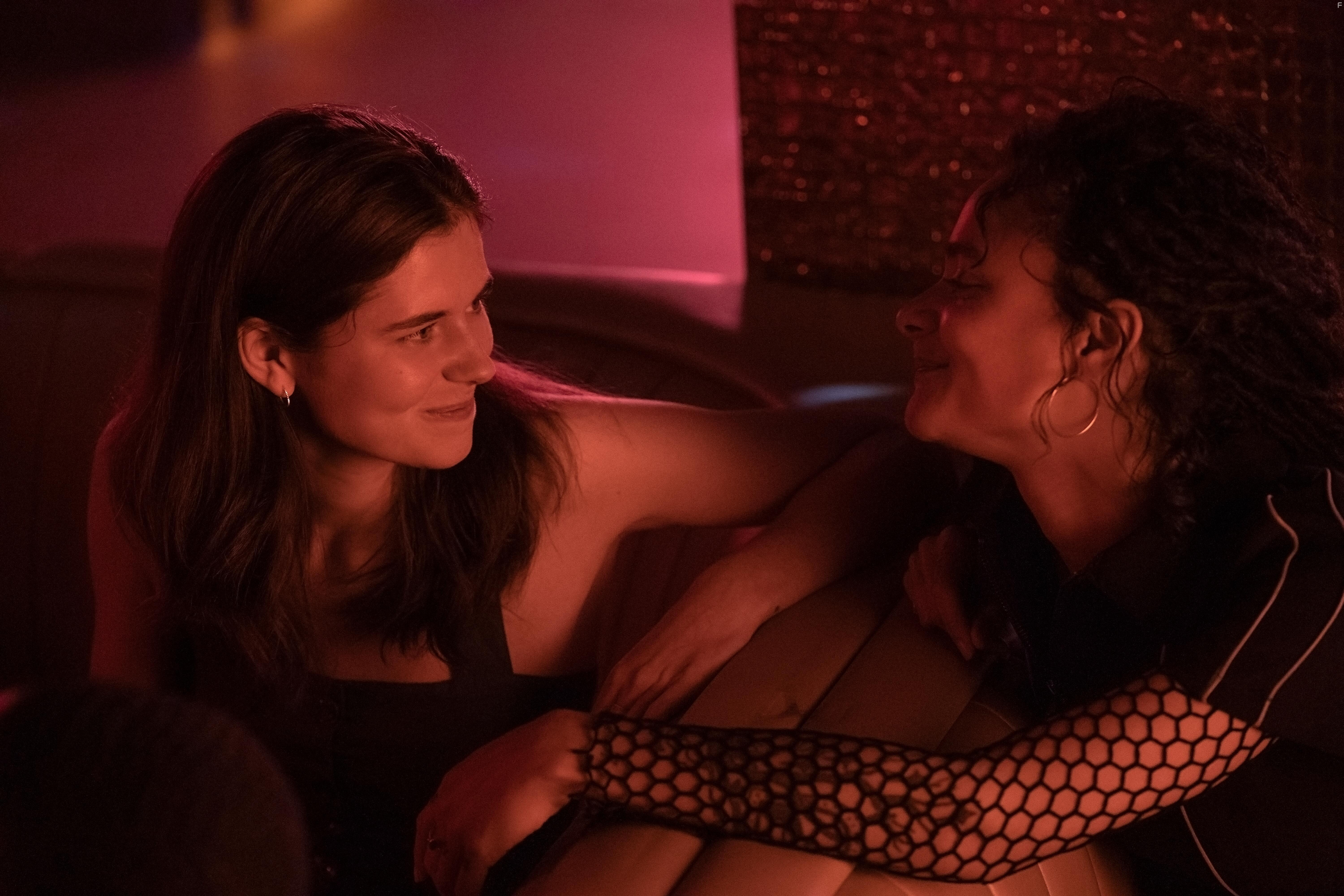 Alison Oliver and Sasha Lane in Conversations with Friends (2022)