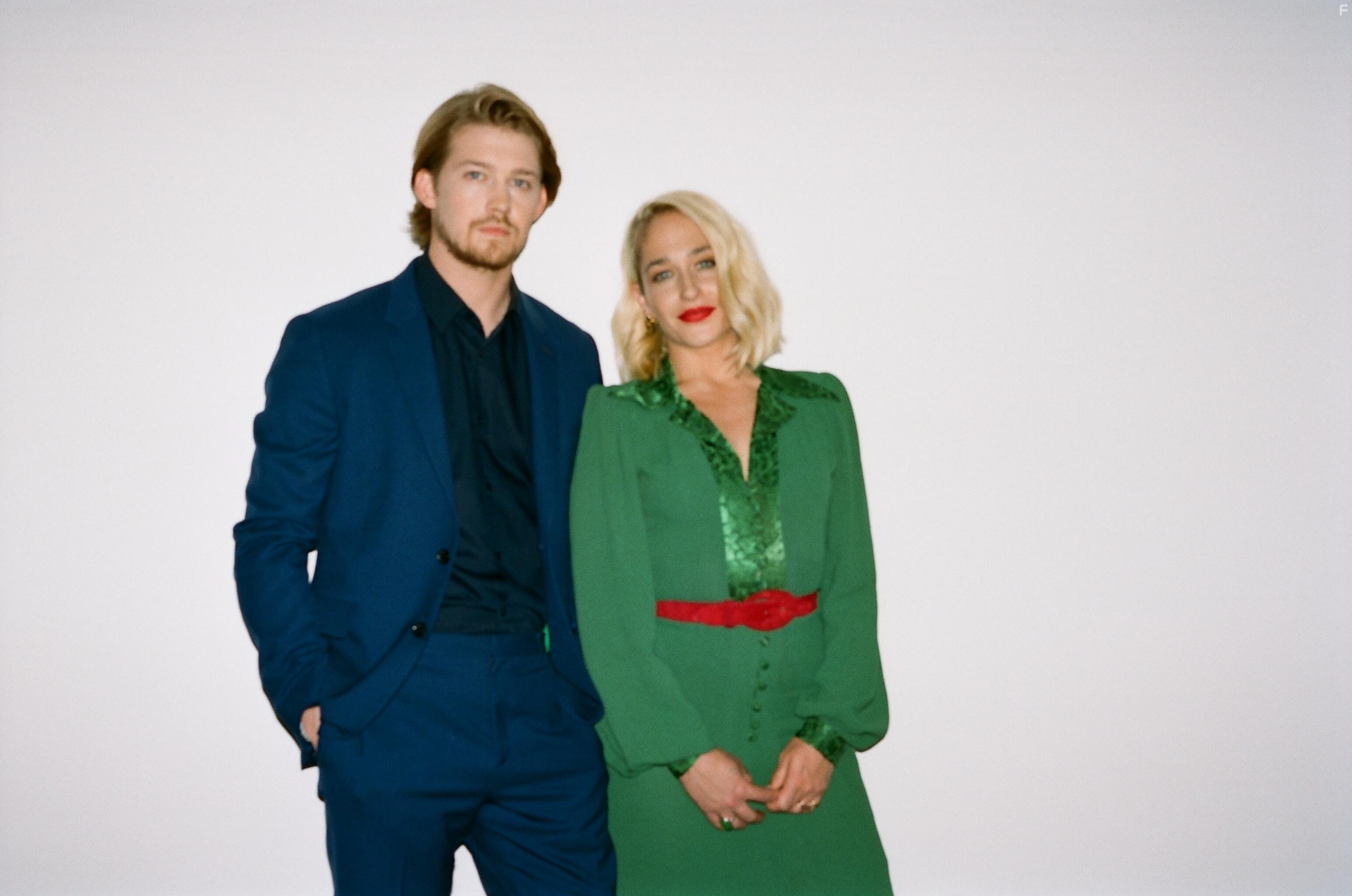 Jemima Kirke and Joe Alwyn in Conversations with Friends (2022)