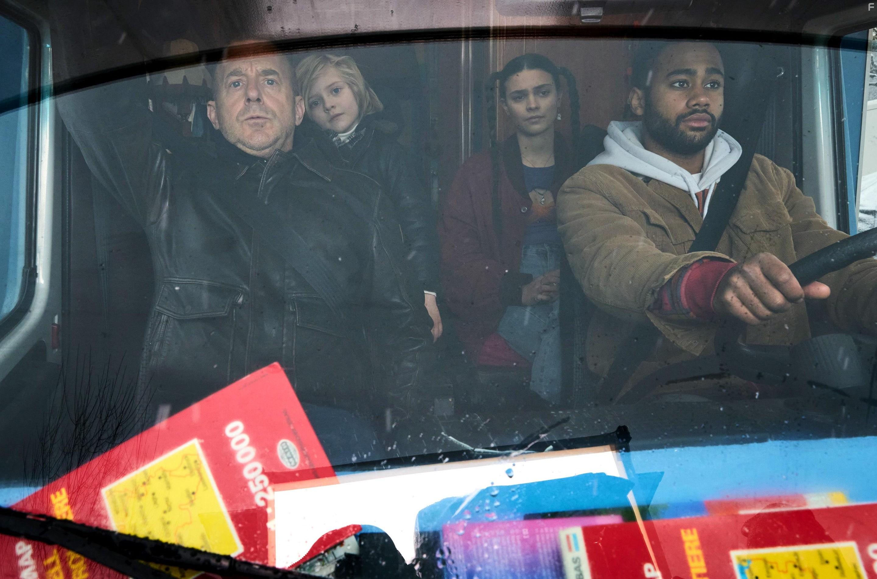 Heino Ferch, Jakob Josef Gottlieb, Pablo Grant, and Harriet Herbig-Matten in Nie zu spt (2022)