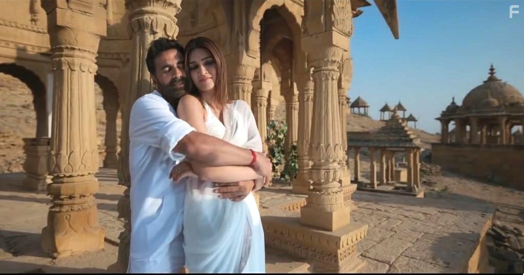 Akshay Kumar and Kriti Sanon in Bachchhan Paandey (2022)