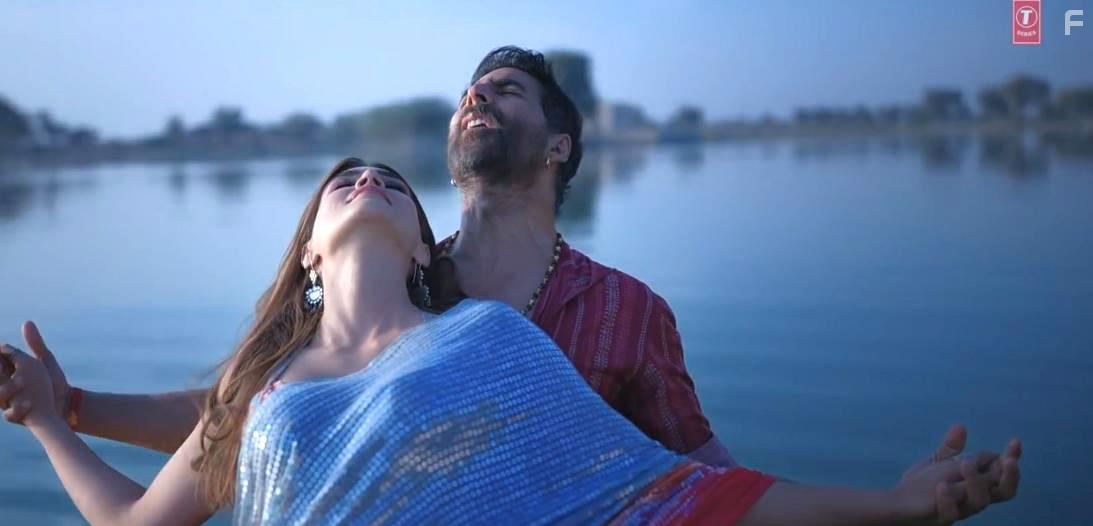 Akshay Kumar and Kriti Sanon in Bachchhan Paandey (2022)