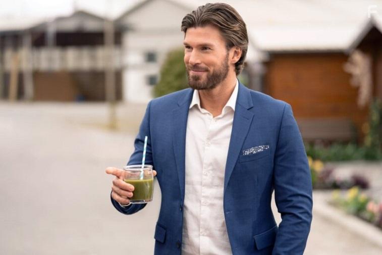 Christopher Russell in Warming Up to You (2022)