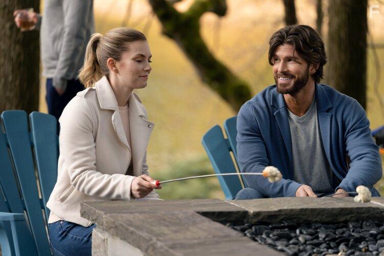 Christopher Russell and Cindy Busby in Warming Up to You (2022)