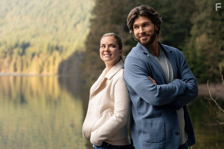 Christopher Russell and Cindy Busby in Warming Up to You (2022)