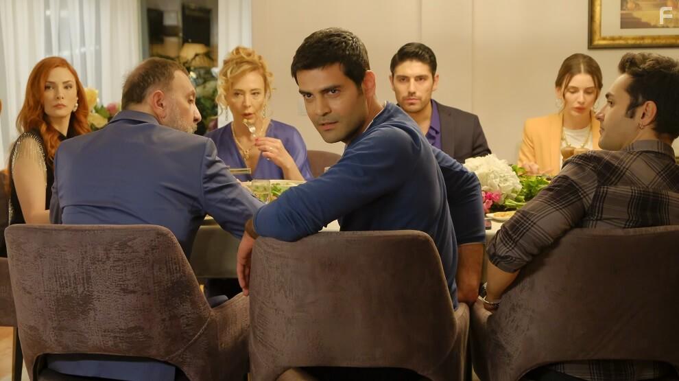 Asli Smen, Mine Tugay, Ahu Sungur, Erkan Meri, Yalcin Hafizoglu, Ertugrul Postoglu, and Dogan Bayraktar in Glmse Kaderine (2022)