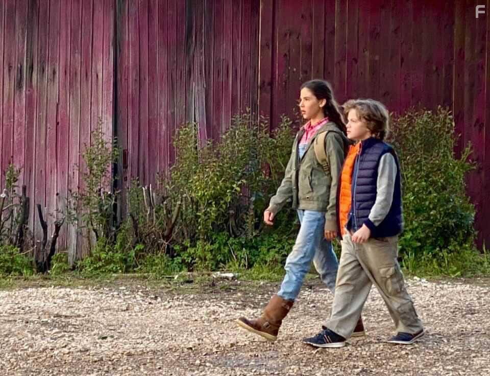 Lorenzo McGovern Zaini and Lola Sultan in Dakota (2022)