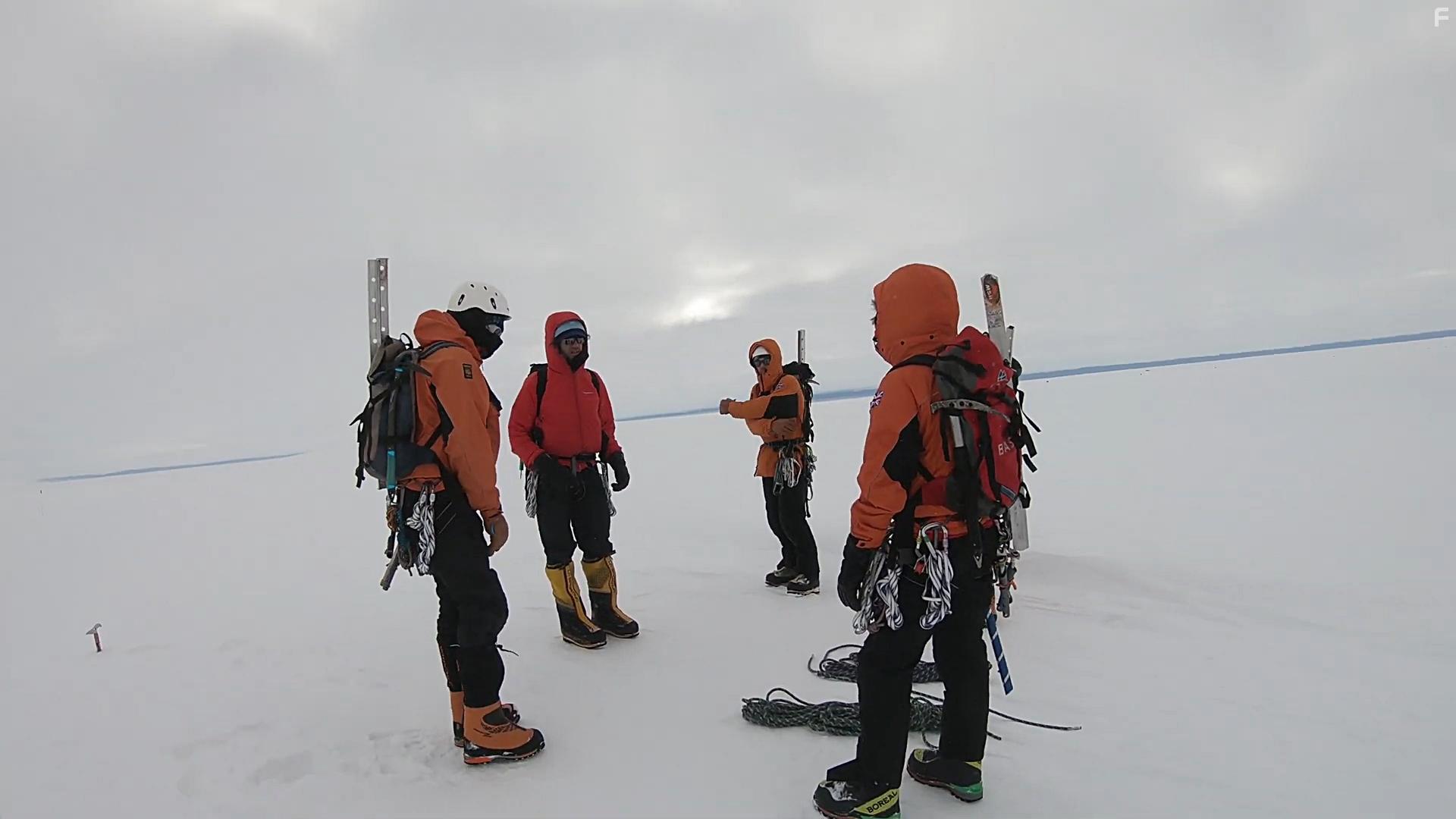 Palash Lokest, Pedro Pinecross, Luther Kronos, and Kobe Kosuke in The Thing: O Regresso (2021)