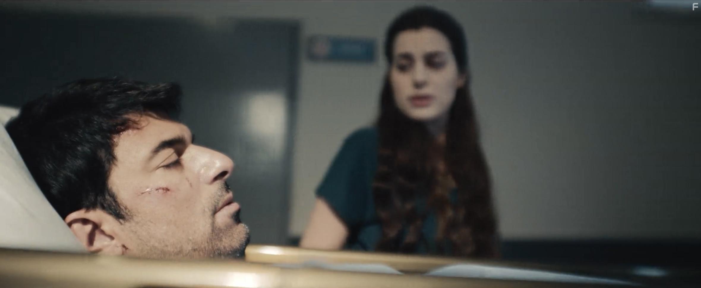 Engin Akyrek and Belfu Benian in Yolun Acik Olsun (2022)