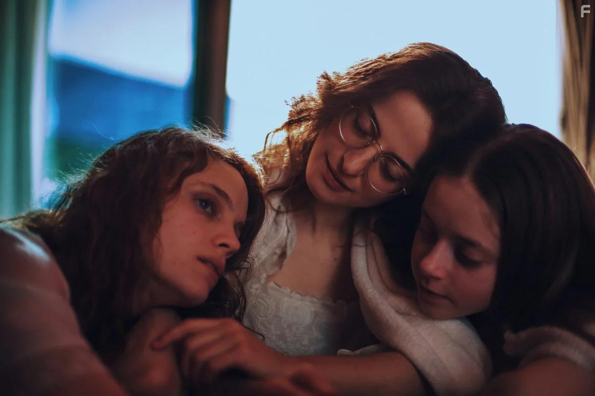 Carlotta Gamba, Astrid Casali, and Federica Pala in America Latina (2021)