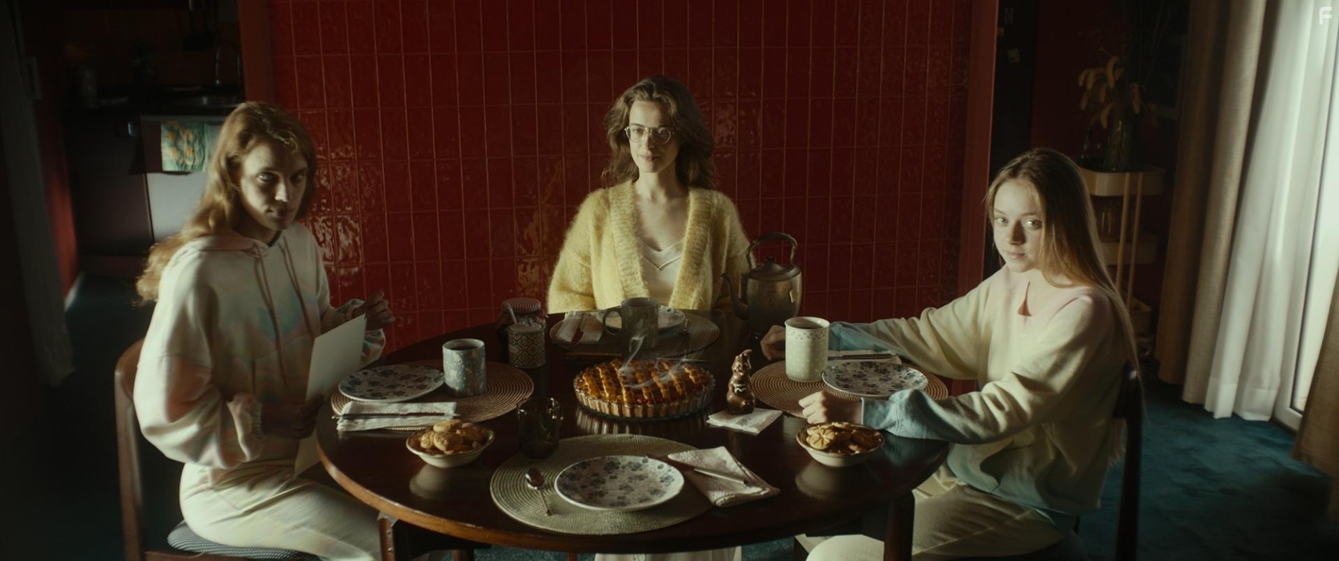 Carlotta Gamba, Astrid Casali, and Federica Pala in America Latina (2021)