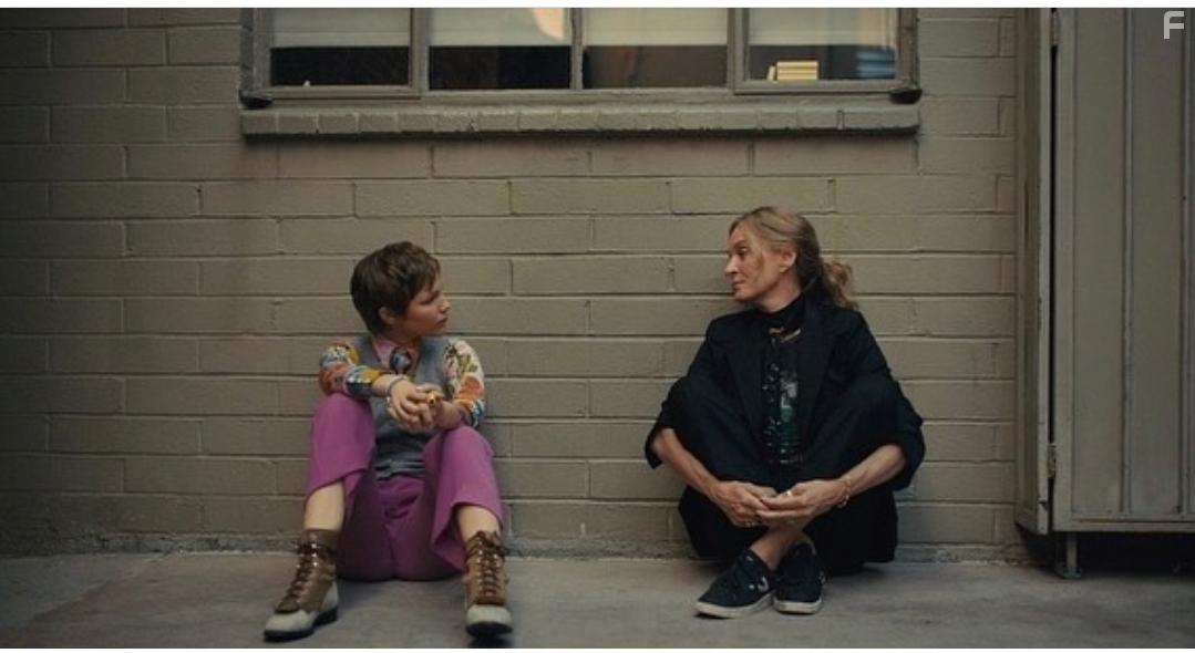 Uma Thurman and Grace VanderWaal in Hollywood Stargirl (2022)